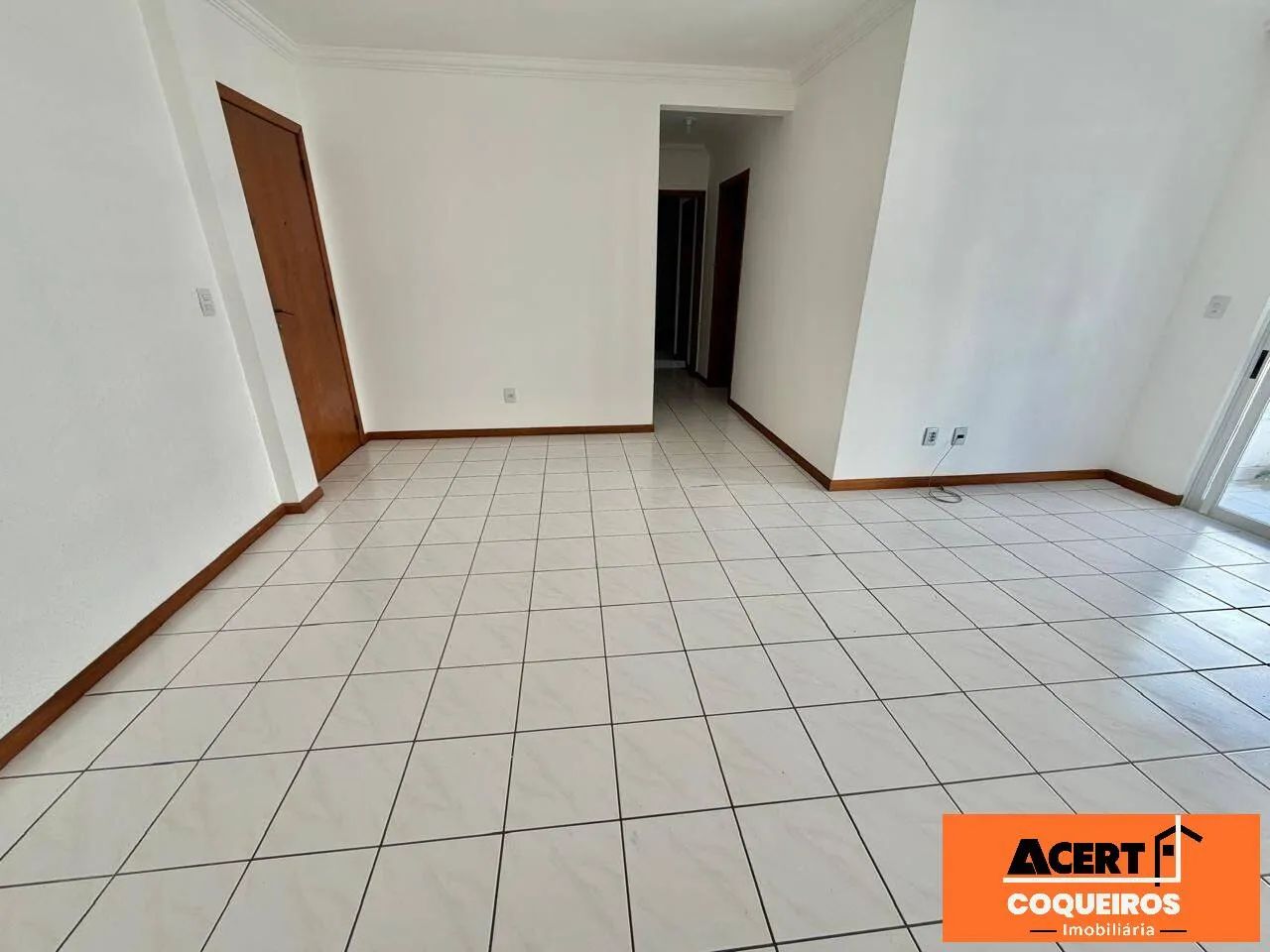Vende-se Apto 02 dormit(01suíte), garagem e área de lazer no Abraão, Fpolis - Foto 2
