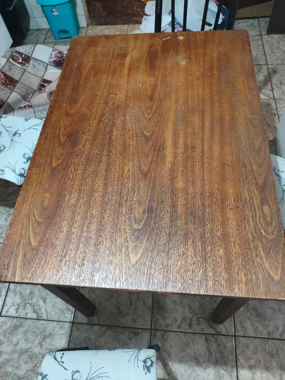 MESA DE MADEIRA COM 4 CADEIRAS - R$ 300,00 - Foto 2