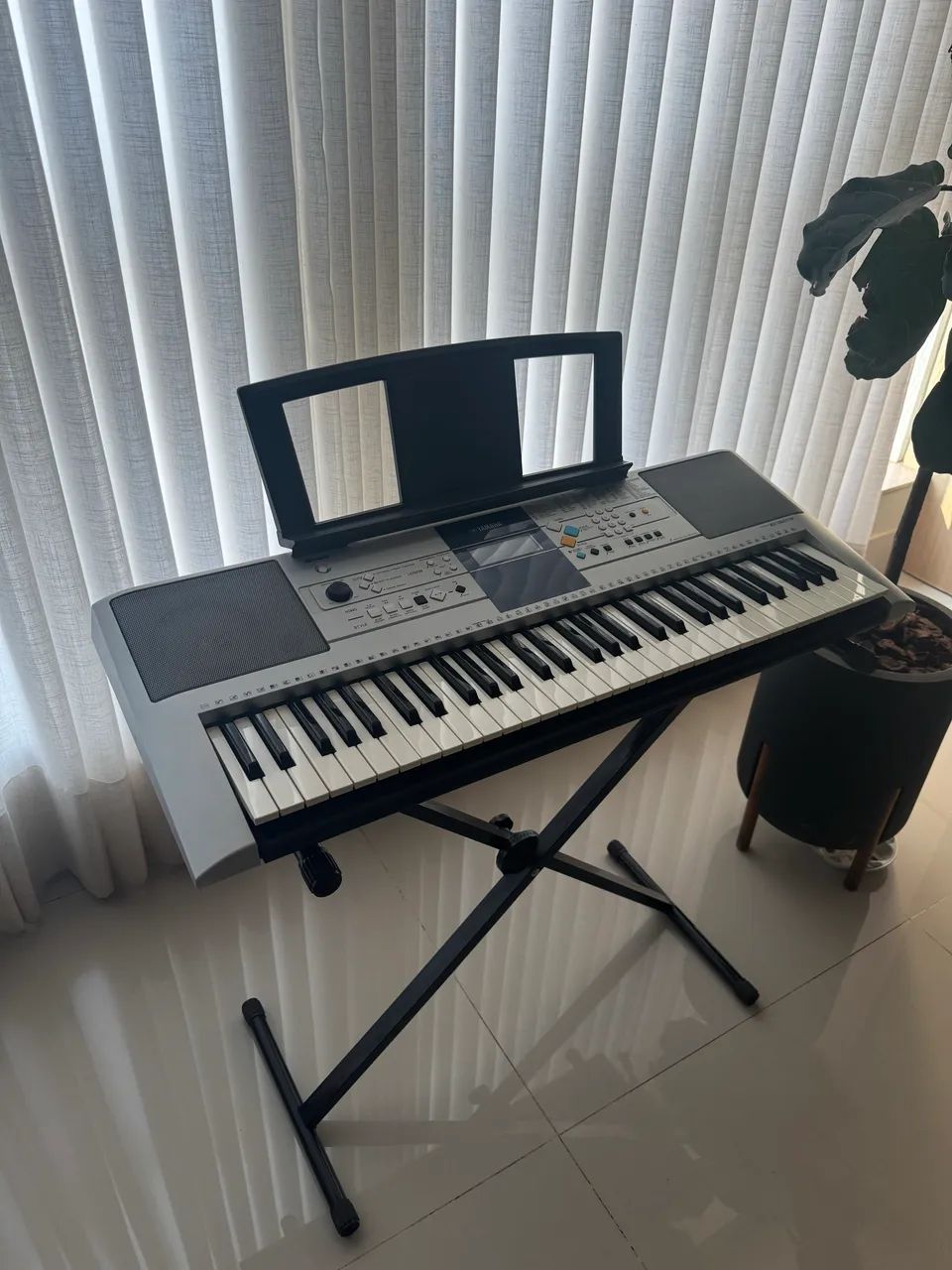 Teclado Yamaha PSR-E323 - Foto 2