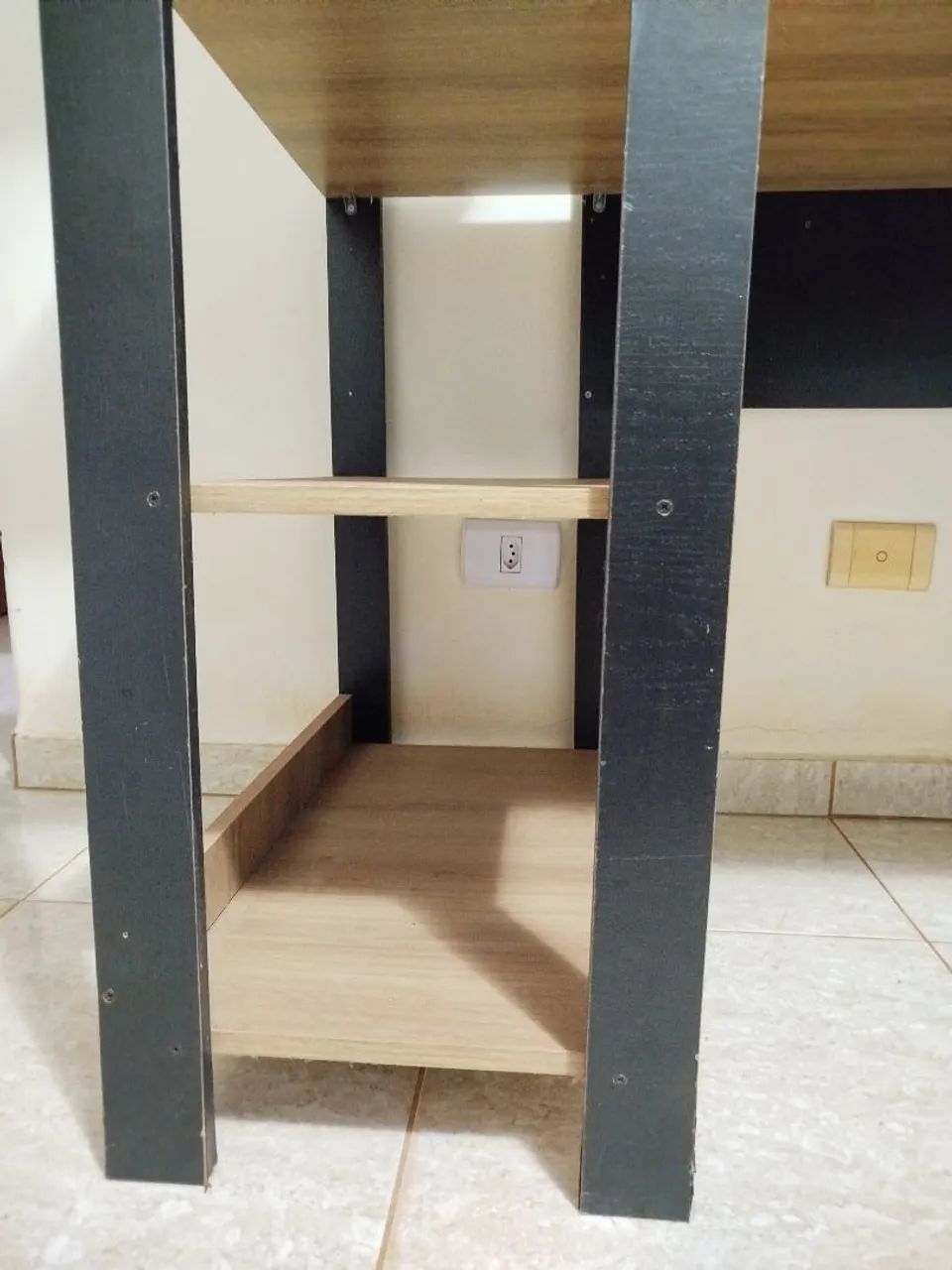Escrivaninha com estante - Foto 2