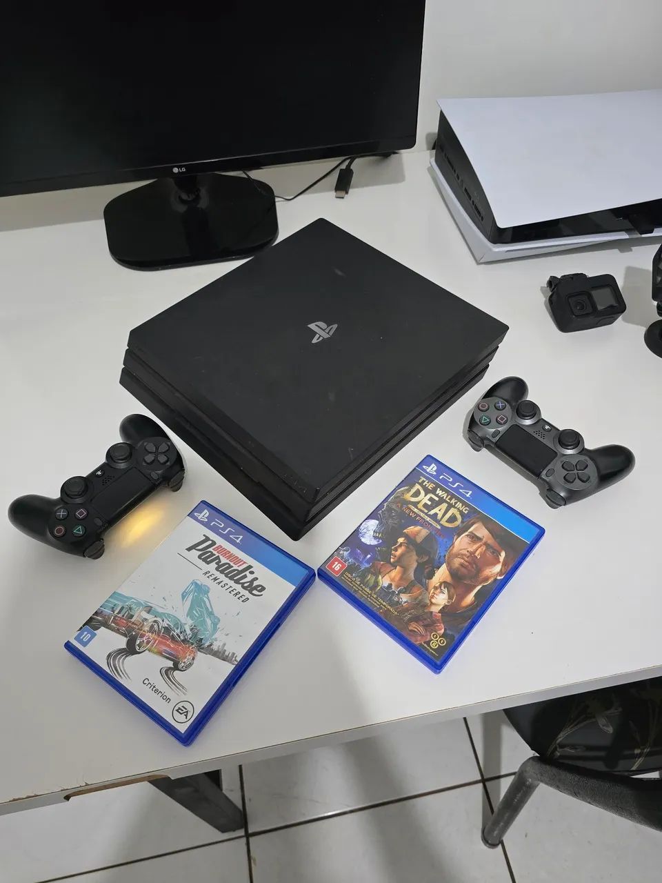 Ps4 Pro 4k venda ou troca - Foto 2
