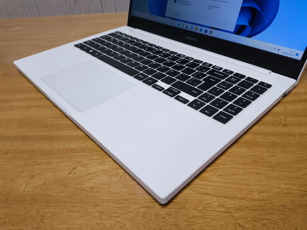 Notebook Samsung book branco, tela Full HD, com SSD M2 nvme, windows 11 - Foto 4