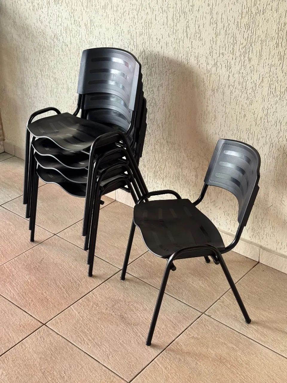 Cadeiras Empilháveis para comércio ou escritório  - Foto 2