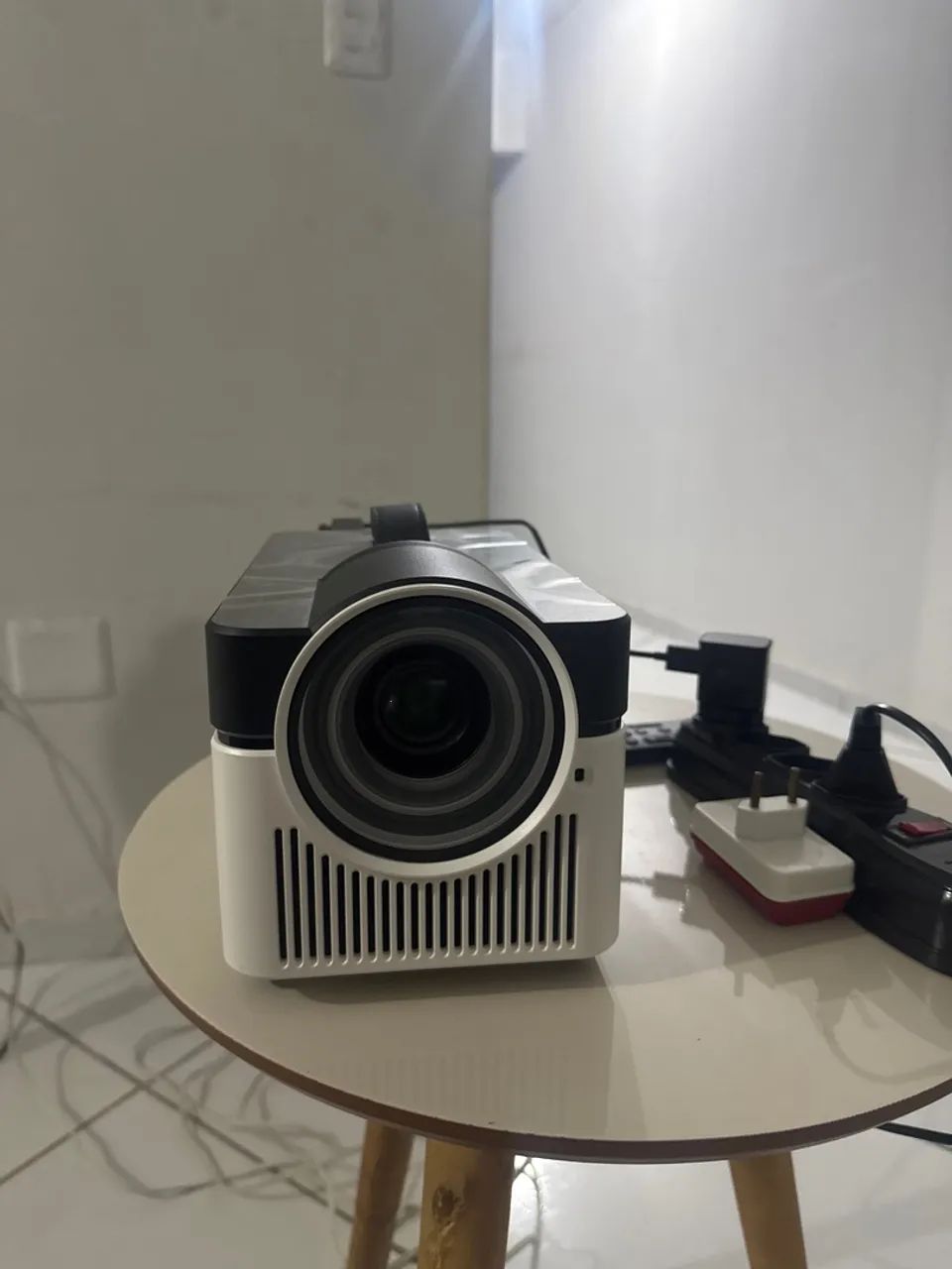 Projetor hy450 muito novo.