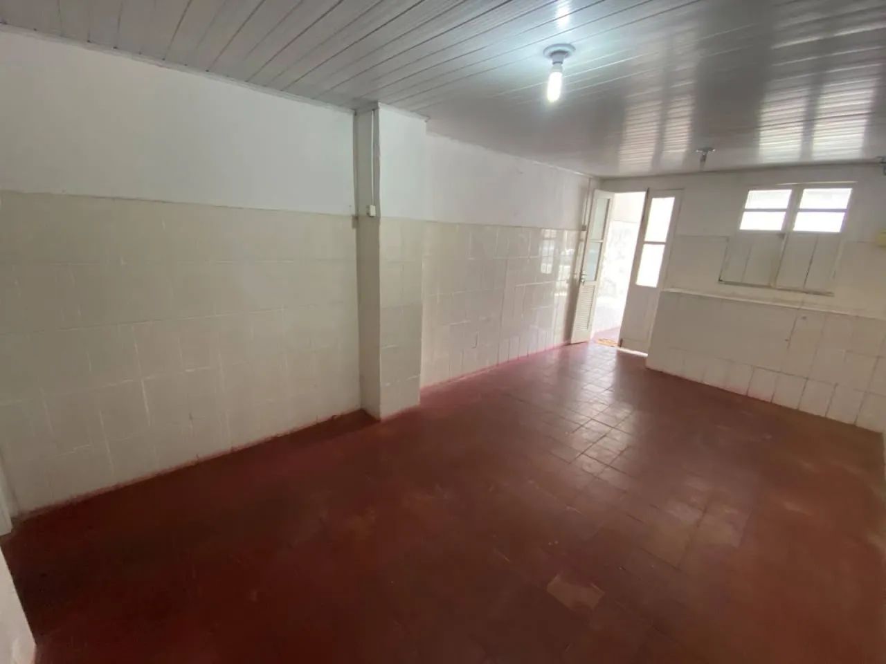 ALUGA-SE CASA PARA COMÉRCIO NO CENTRO NA RUA SIRIRI - Foto 5