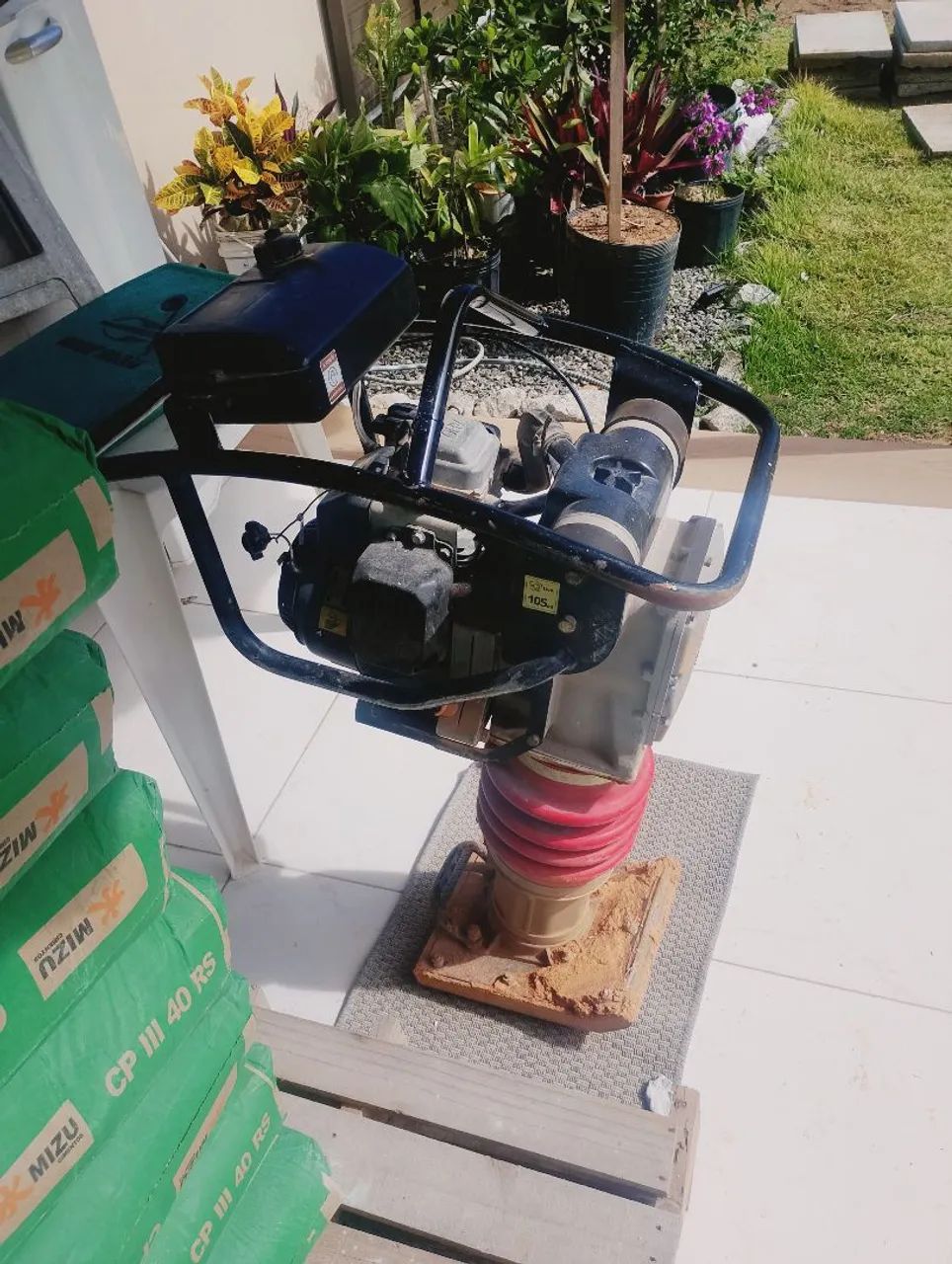 Compactador Meneghetti 4Hp ....... Aceito ouvir proposta.