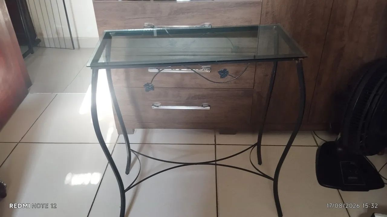 Mesa de vidro e ferro envelhecido - Foto 3