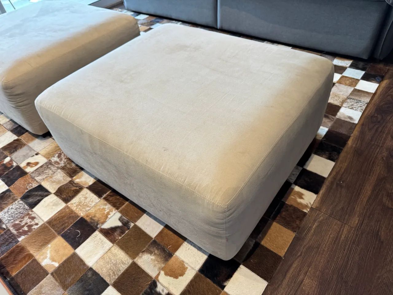 1 Puff em veludo creme em perfeito estado 