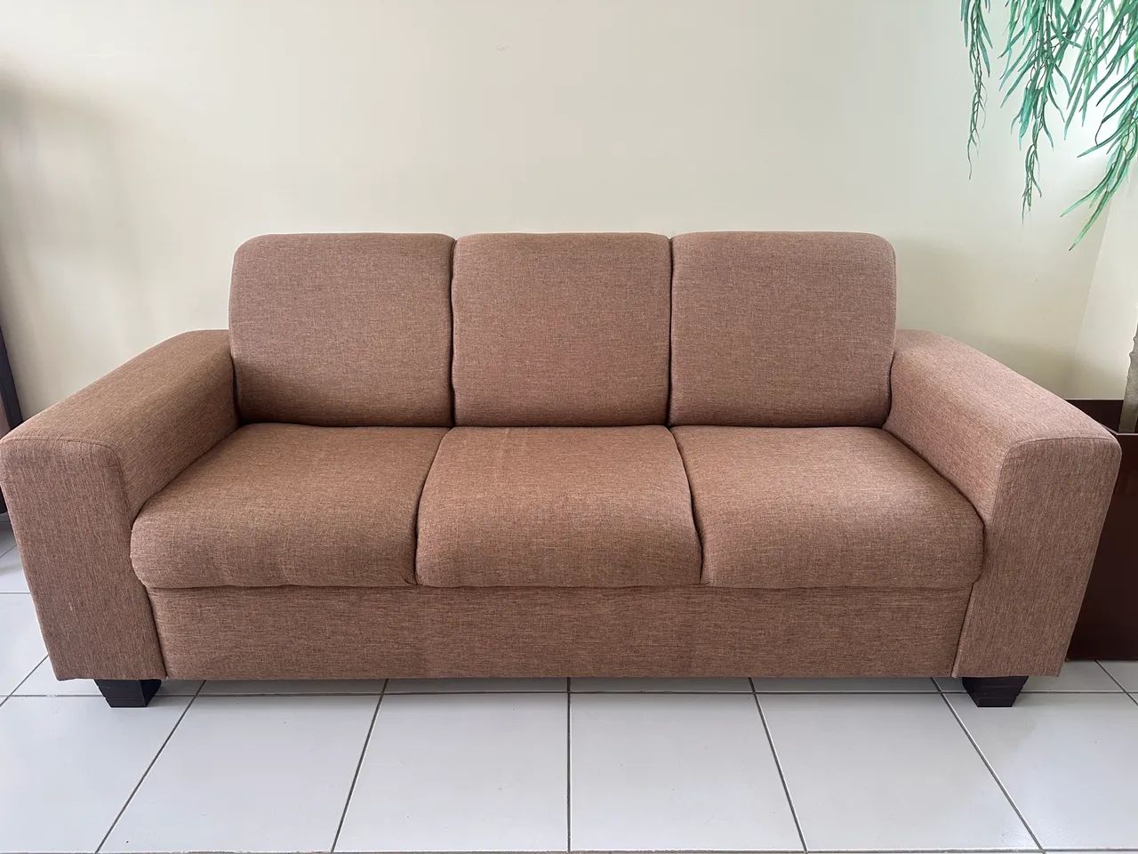 Vendo sofá de 03 lugares em perfeito estado  - Foto 5