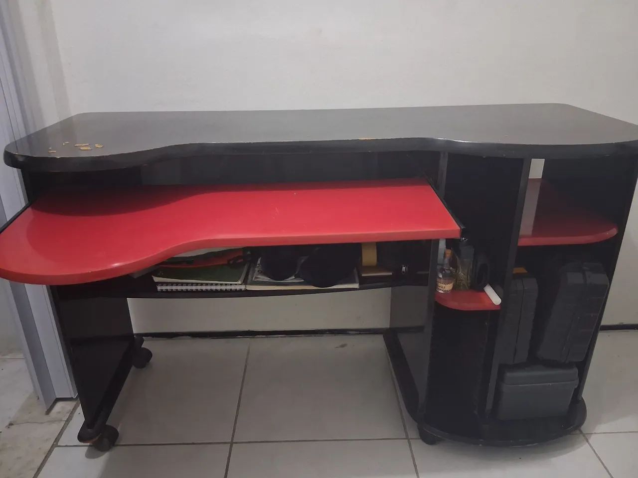 Escrivaninha para escritório com rodinhas 