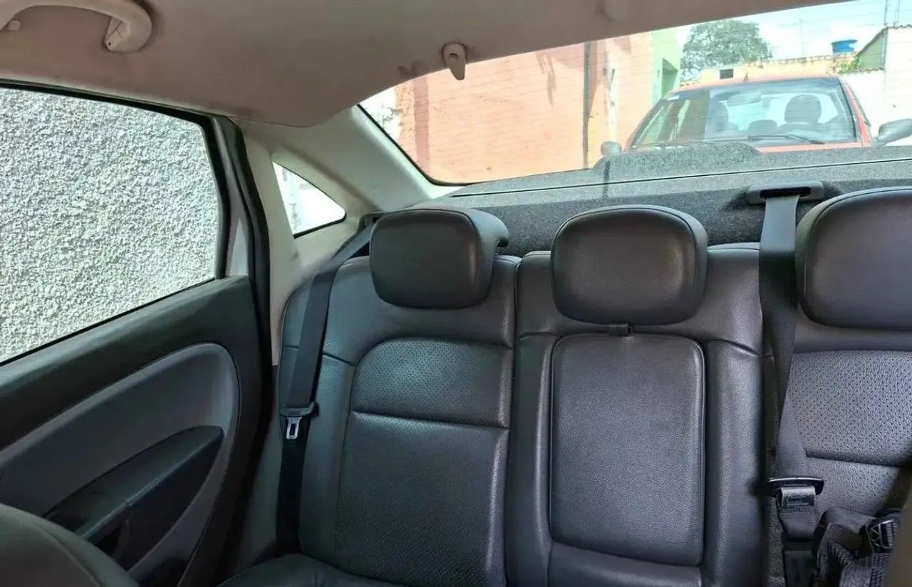Fiat Linea Absolute 1.9/1.8 Flex Dualogic 4P 2010 - Foto 5