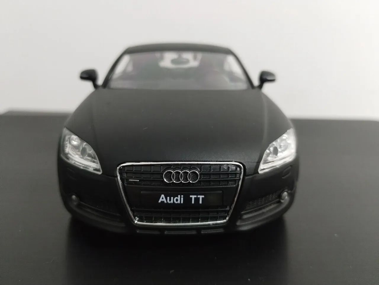 Miniatura Audi tt welly 1/24 preto fosco raridade - Hobbies e