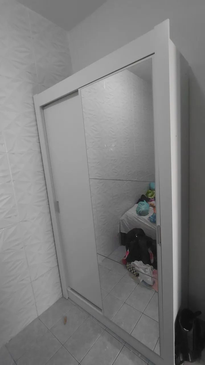 Guarda roupa solteiro branco (com espelho 