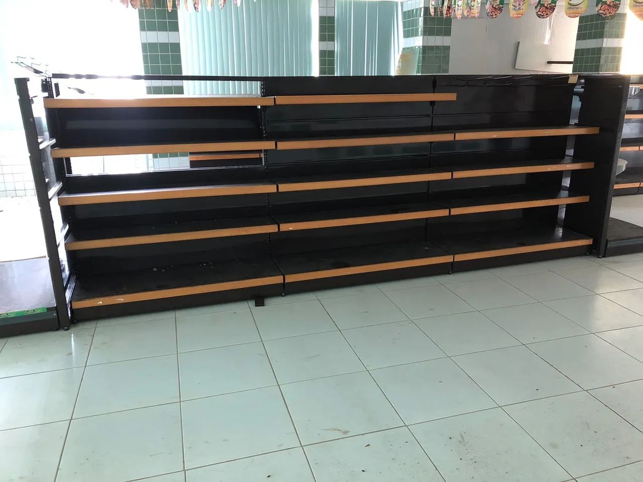 Balcoes Expositor para supermercados e comércio em Geral - Foto 2