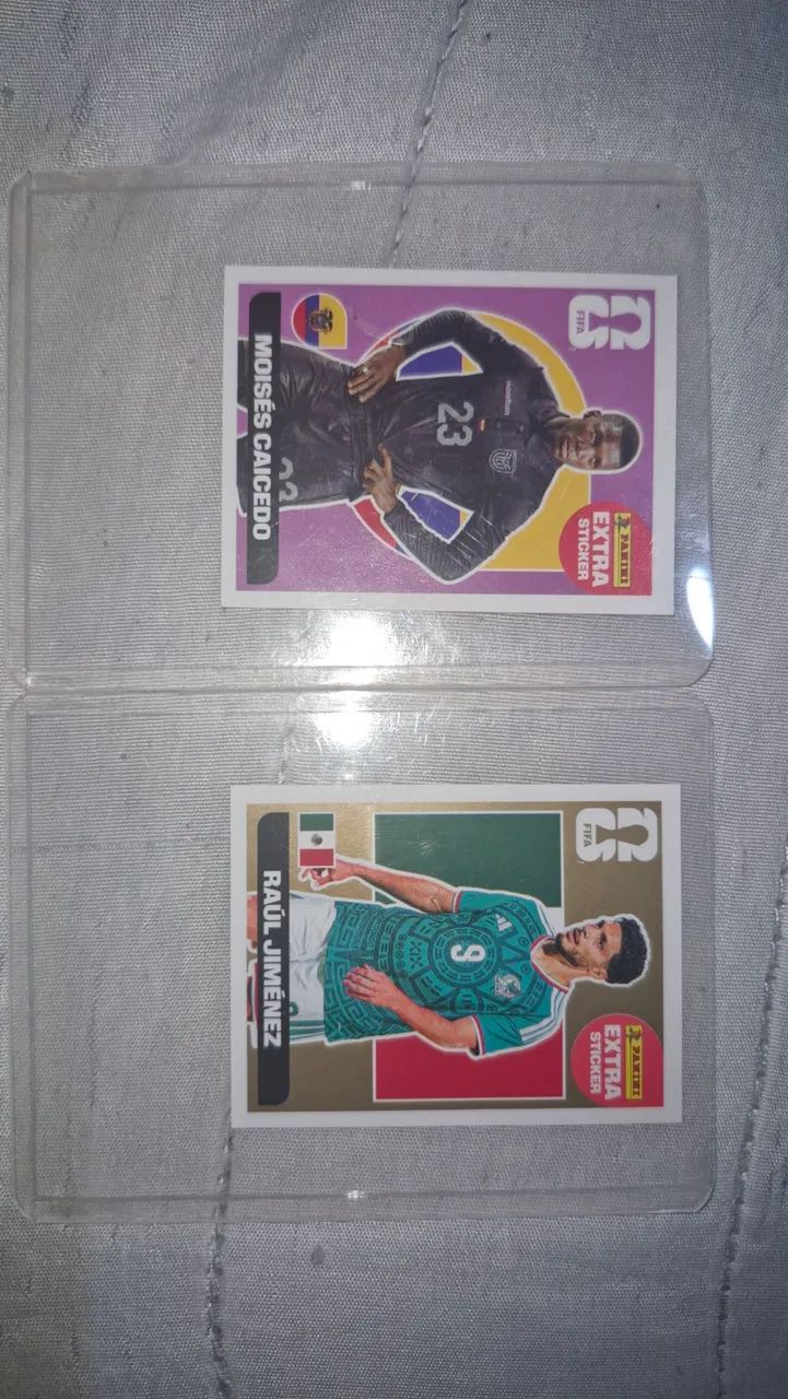 Figurinha Raul Jimenez Gold/Ouro e Moisés Caicedo Bordô - Foto 5