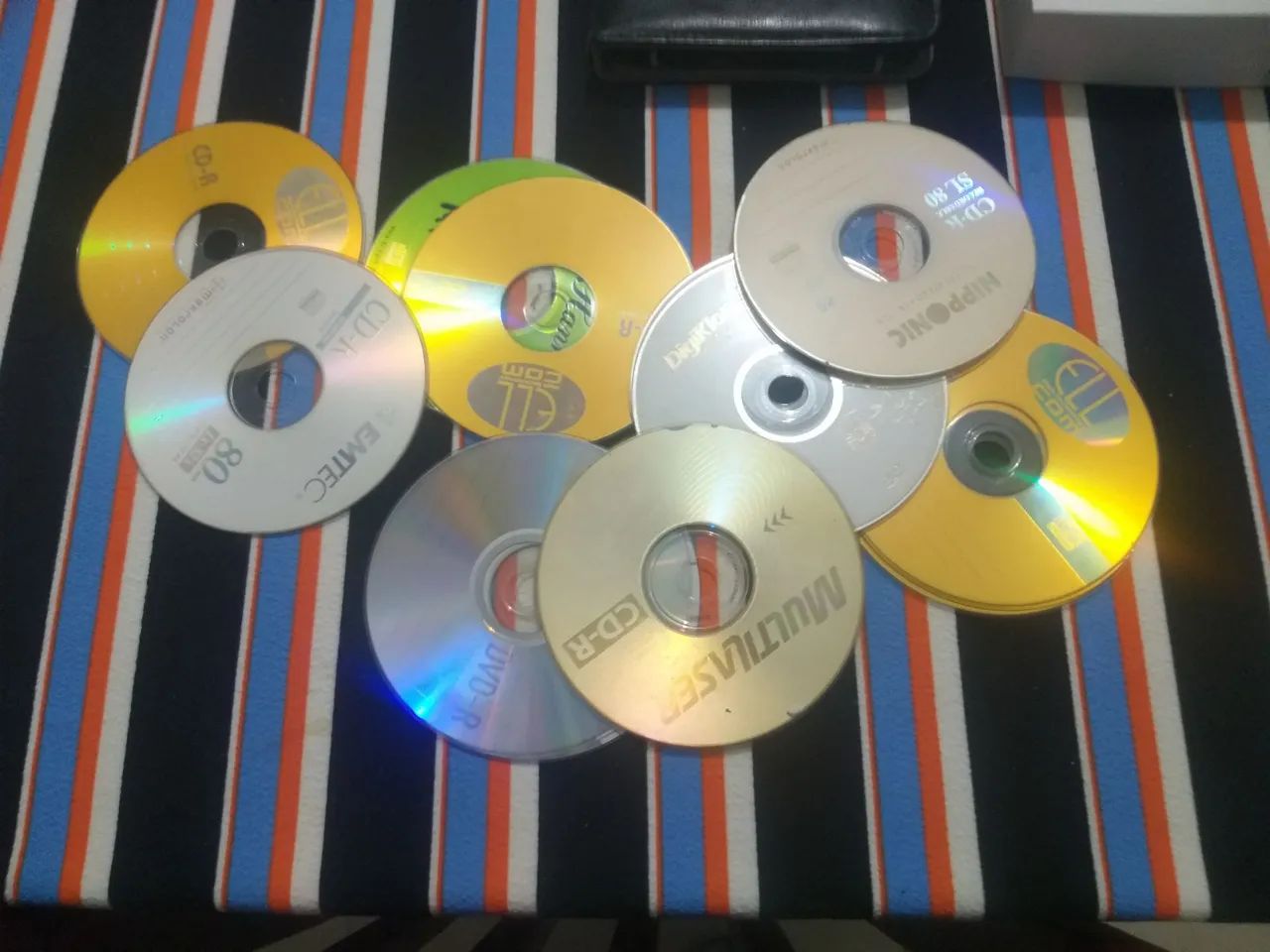Coleção  de  CDs  e  DVDs  ,erro  de  albuns  da  copa  do  mundo  e  campeonato  brasiles