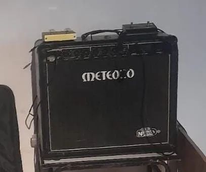 Vendo caixa amplificada e guitarra