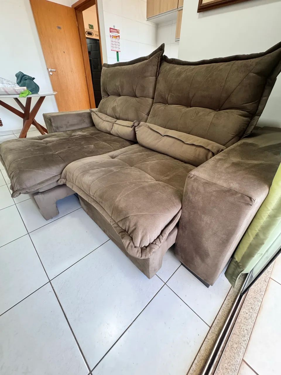 Sofá retrátil e reclinável supernovo!