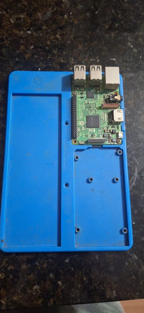 Raspberry Pi 3 + Case SunFounder + Cartão SD