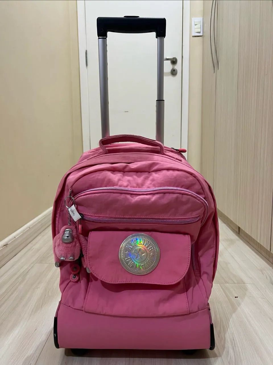 mochila kipling - com rodinhas e alça para costas (2 em 1) - Foto 5