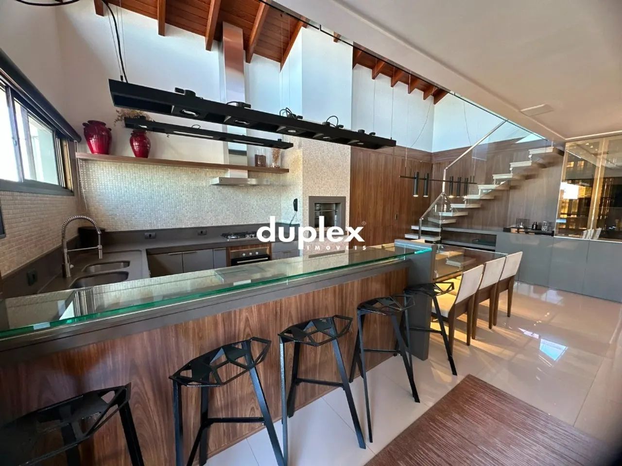 COBERTURA DUPLEX COM 400 M², MOBILIADA E DECORADA, PISCINA E 4 VAGAS NO FLORESTA - Foto 2