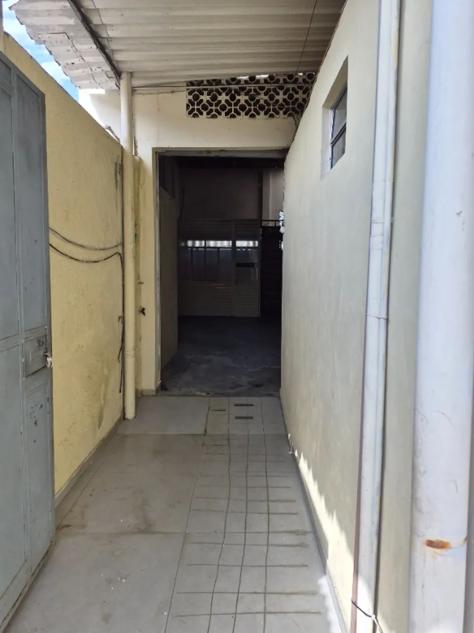 Alugo Galpão 90m2,com banheiro,escritório, em Nilópolis. 