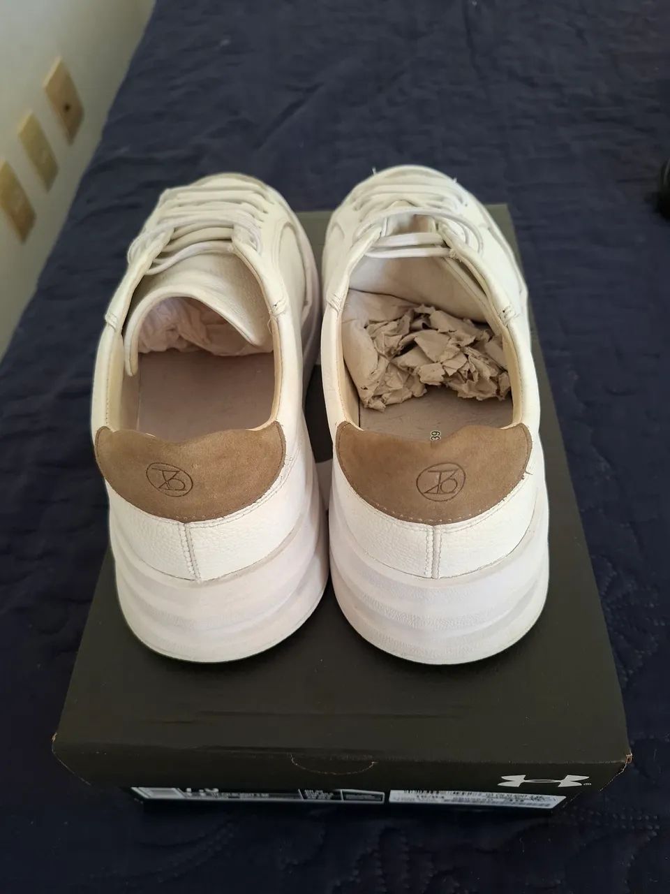 Tenis casual branco de couro - Foto 3