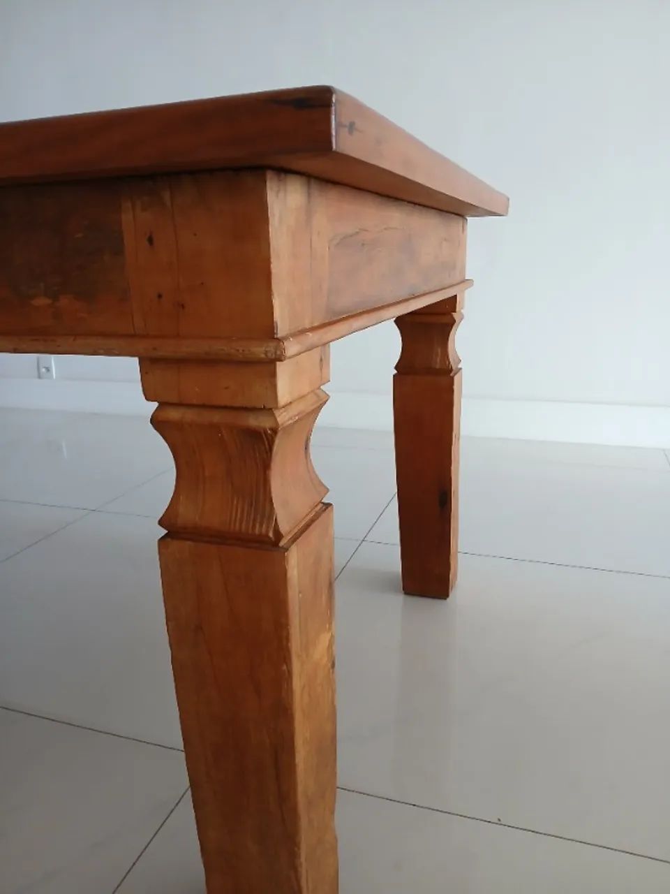 Mesa em Madeira Maciça com 8 Cadeiras - Foto 4