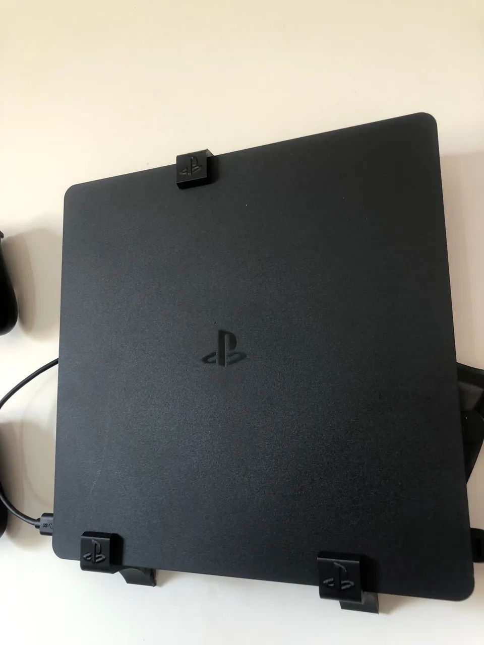 PS4 Slim - 500gb - 2 Controles - Foto 3