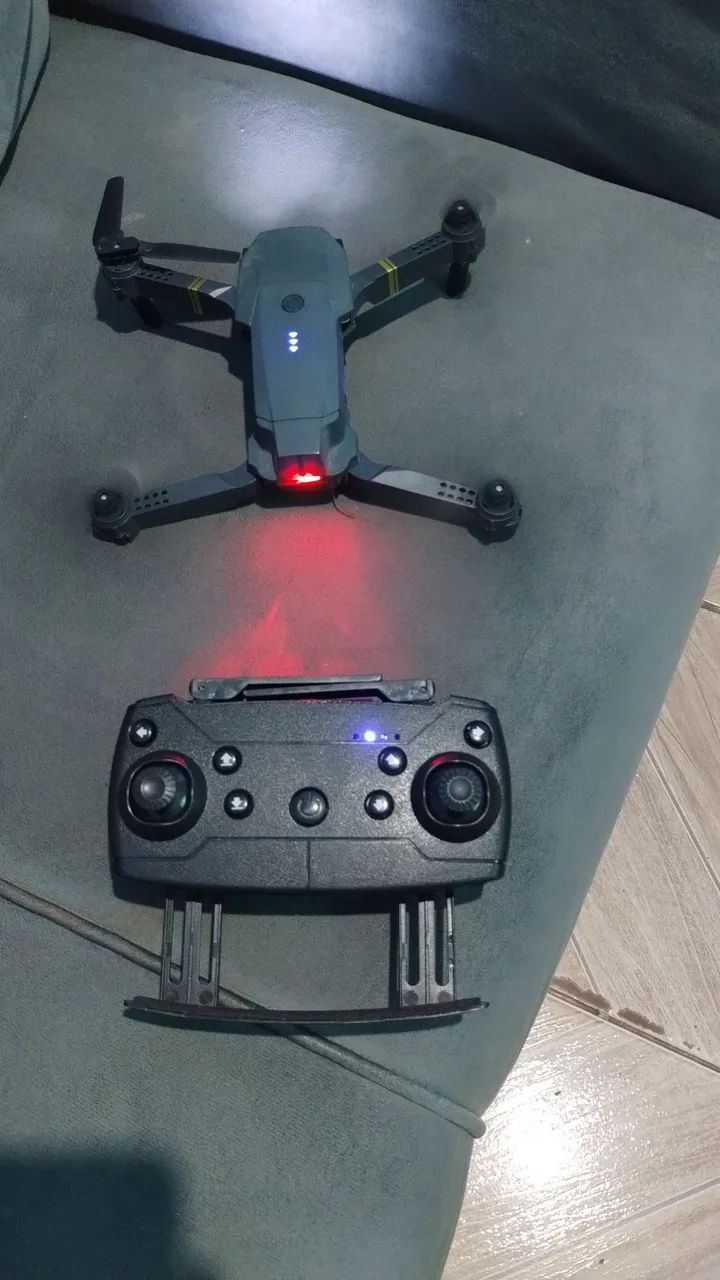 Drone E88 Com defeito leia descrição. - Foto 2