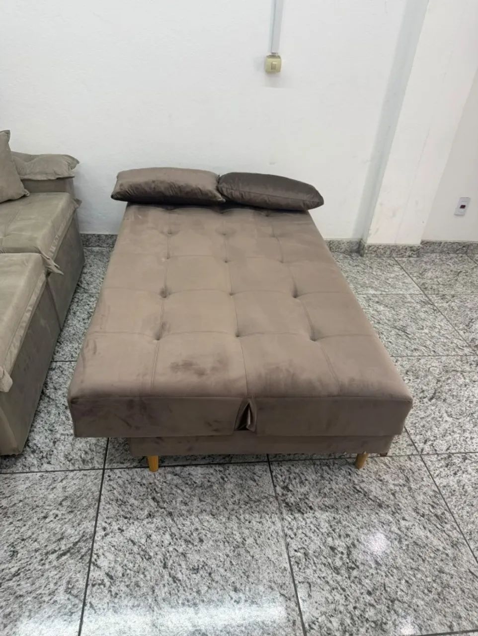 Sofá Cama Casal 1,80m Veludo Resistente e Confortável - Foto 2
