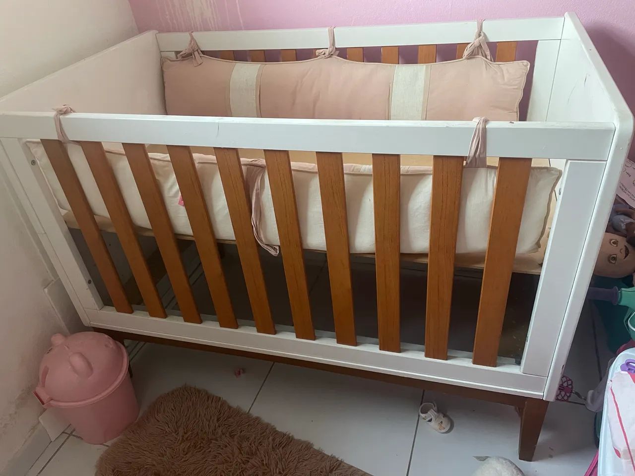 Berço semi-novo+ colchão, ser for menina vai essa proteção lateral  - Foto 4