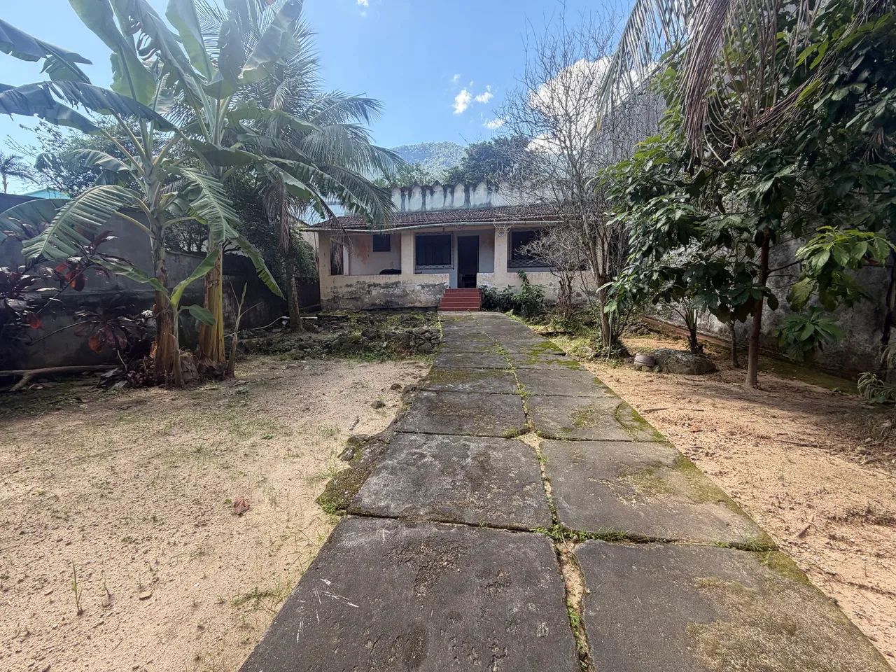 CASA LINEAR COM ÓTIMO TERRENO A VENDA MURIQUI 