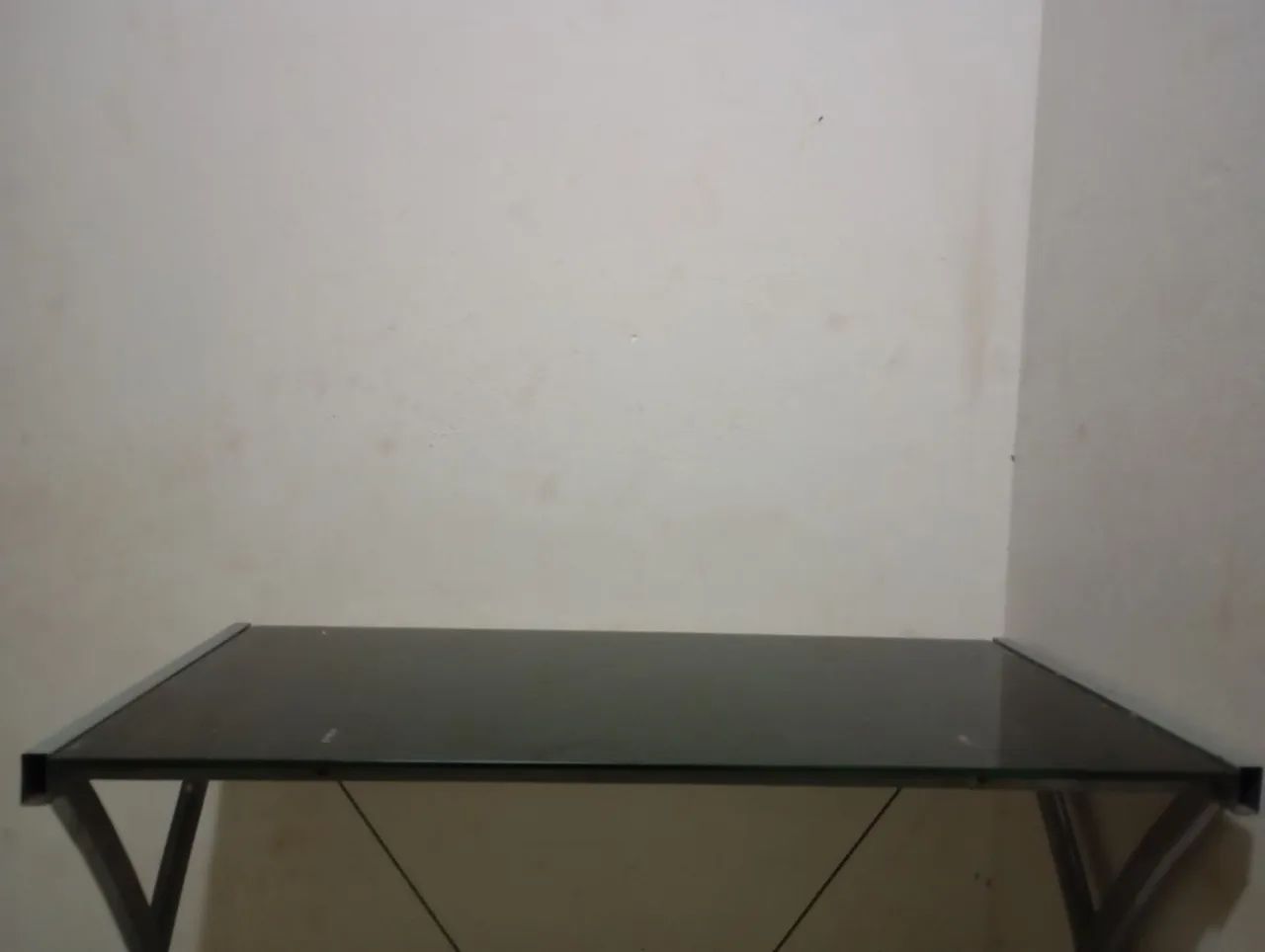 MESA DE VIDRO COM ALUMÍNIO 