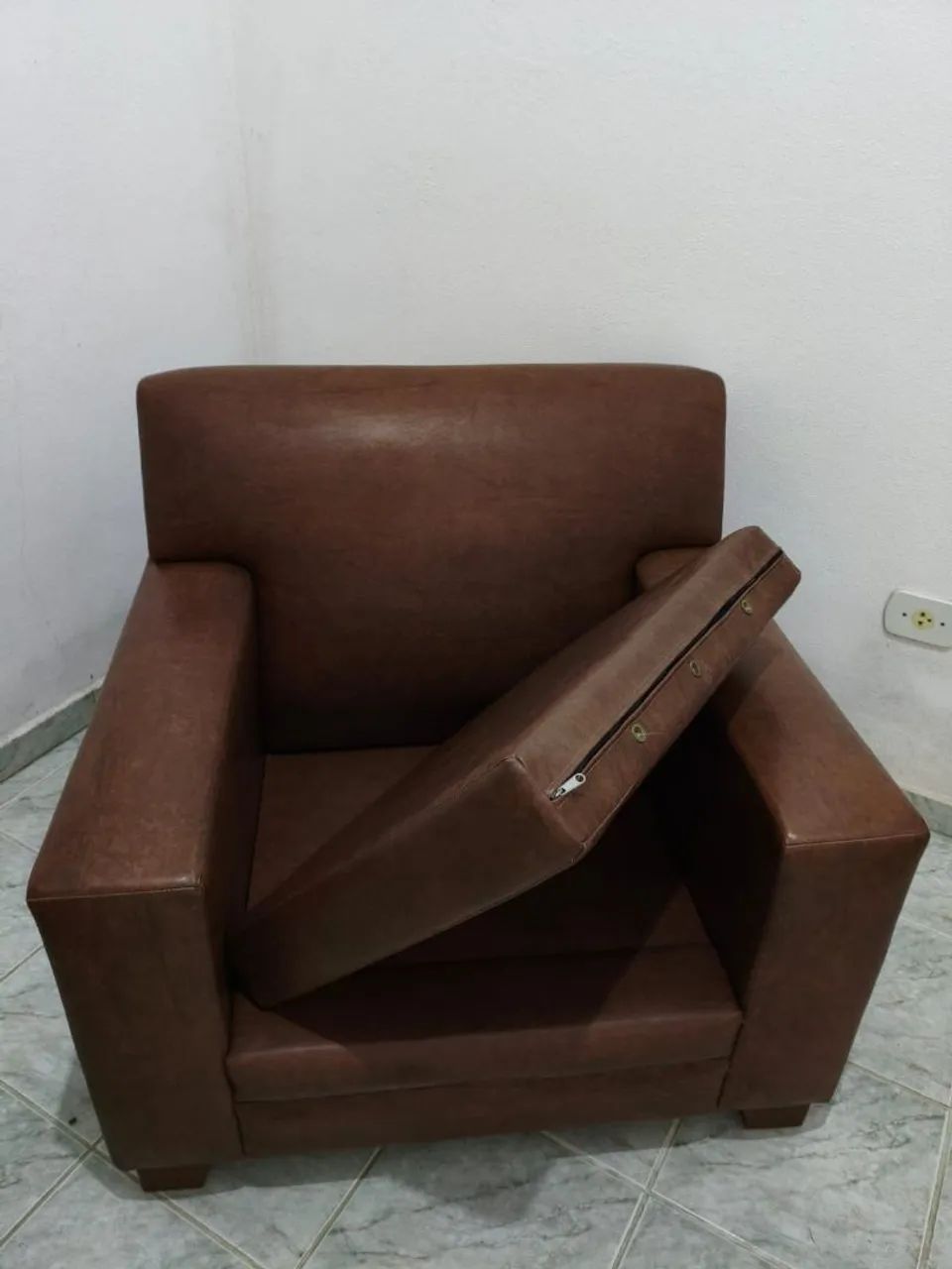 Poltrona em couro ótimo estado  - Foto 3