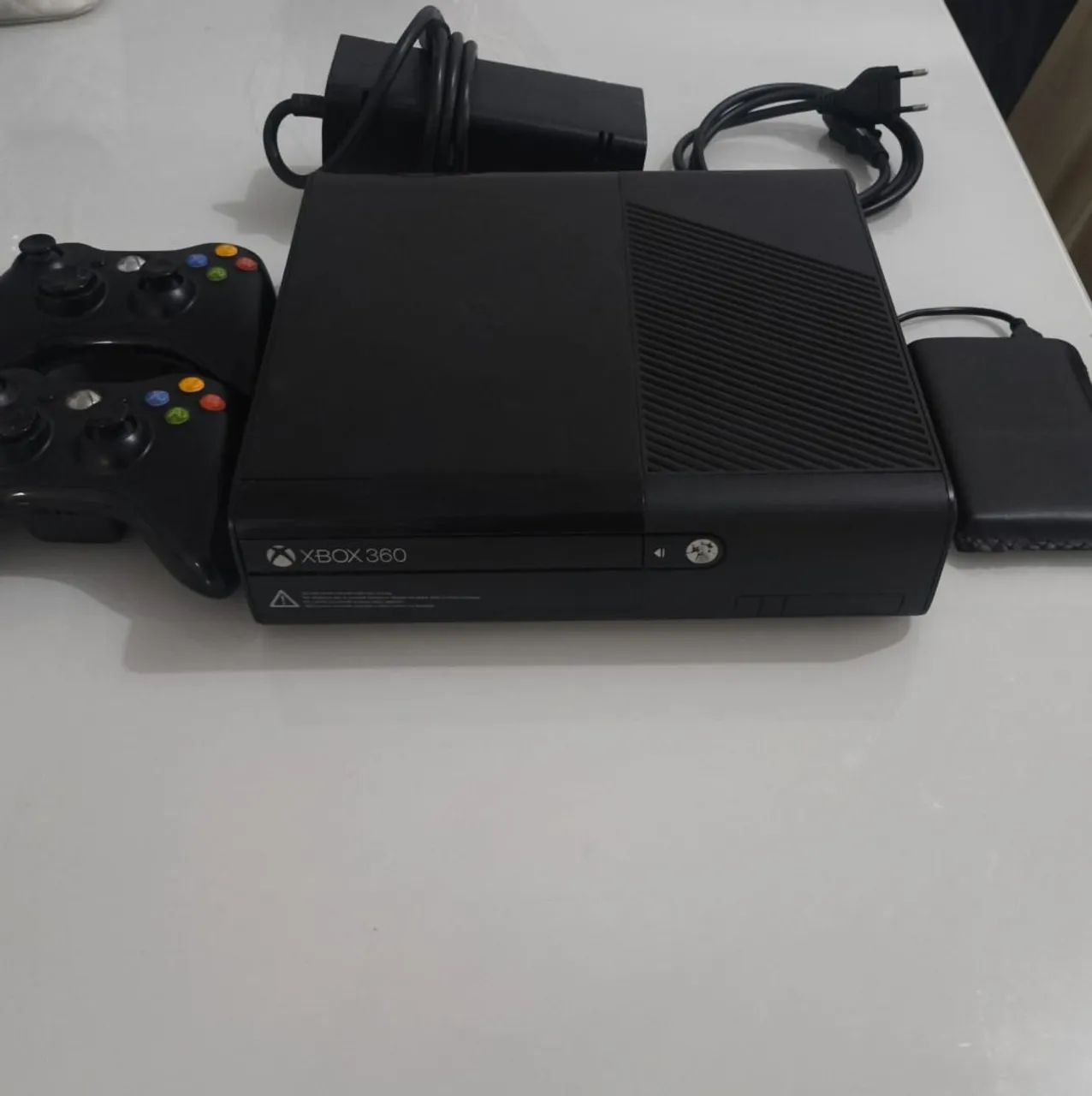 Xbox 360 super slim - Desbloqueado com HD de 500GB