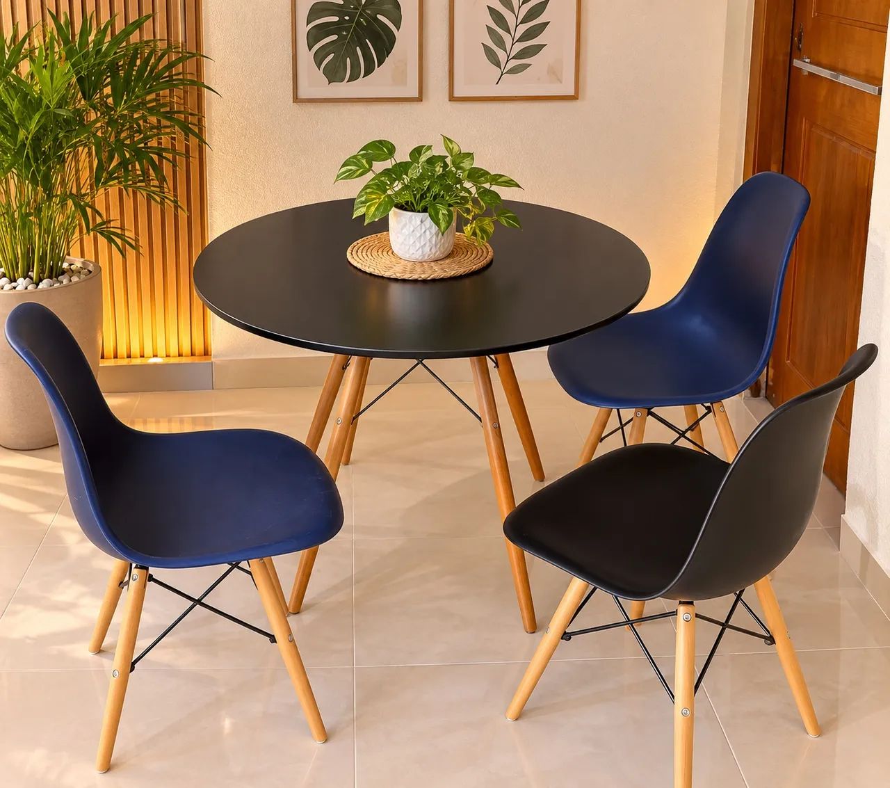 Mesa com 3 cadeiras semi nova 
