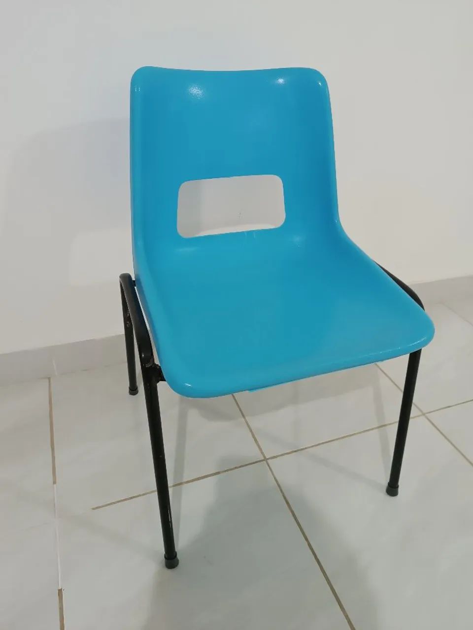4x Cadeiras de plástico resistente