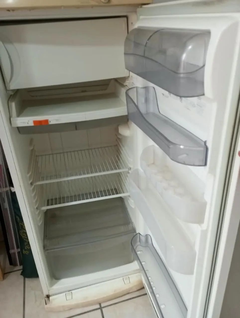 Geladeira 320 litros
