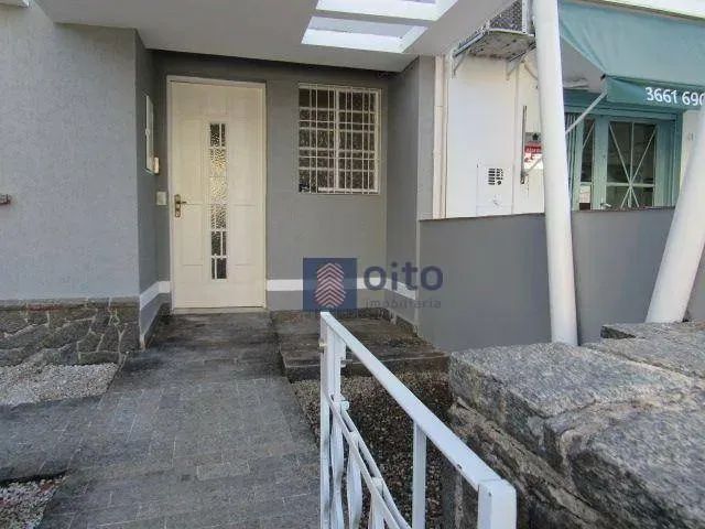 Casa comercial em Vila na Praça Vilaboim e FAAP.