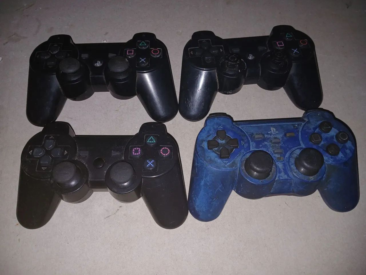 4 CONTROLES DE PS3 NÃO ESTÃO FUNCIONANDO, UM É DE PILHA OS OUTROS 3 NORMAIS. - Foto 3