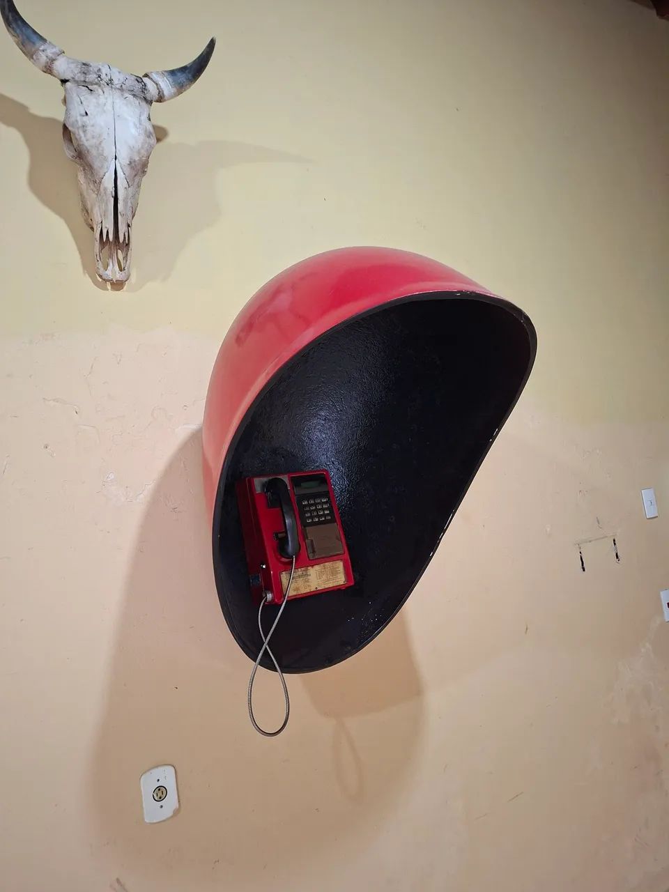 Aparelho telefônico orelhão 