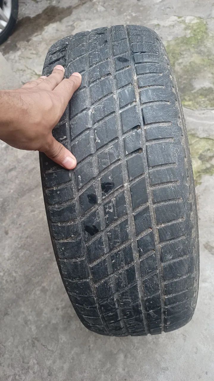 PNEU 215/65 16 PIRELLI SCORPIONS USADO 