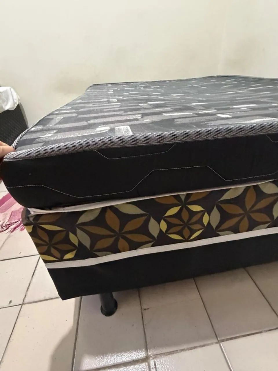 Vendo cama box com colchão