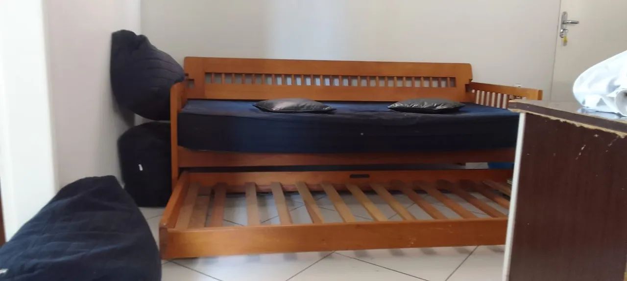 Vendo Sofá de Madeira Maciça Tok&Stok - Foto 4