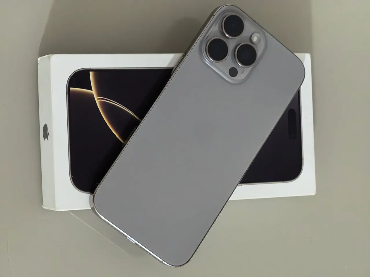 iPhone 16 Pro Max 256gb Titânio Natural - bateria 100% e garantia