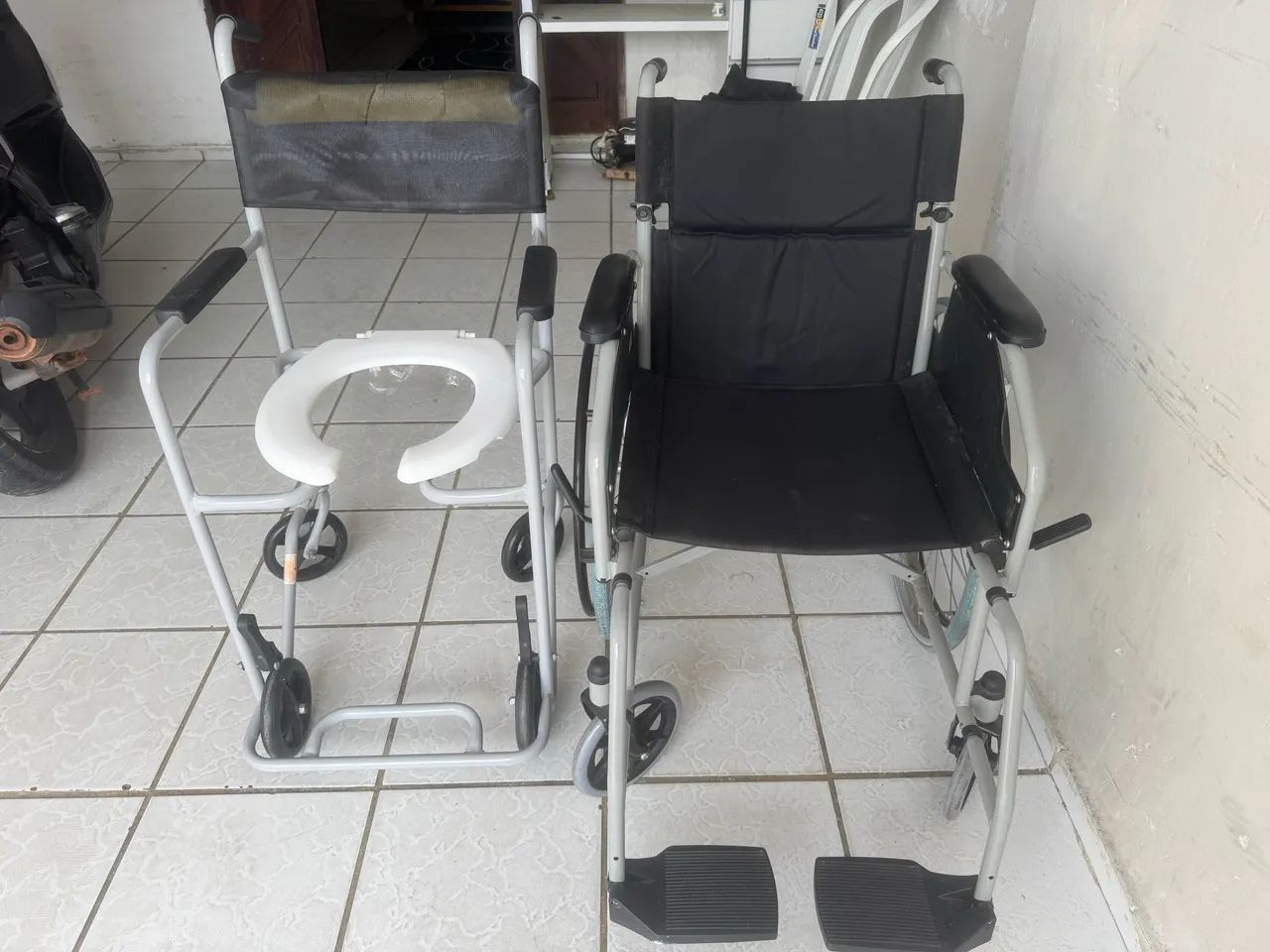 Cadeiras de banho e de rodas 