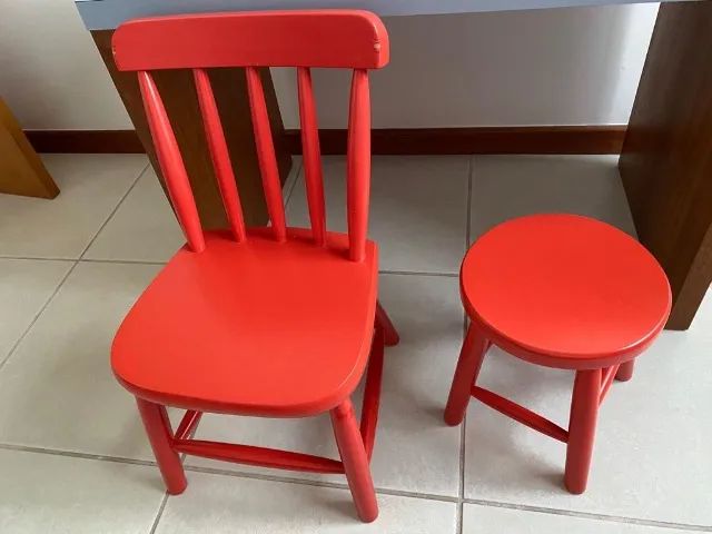 Mesa infantil com cadeira e banco - Foto 3