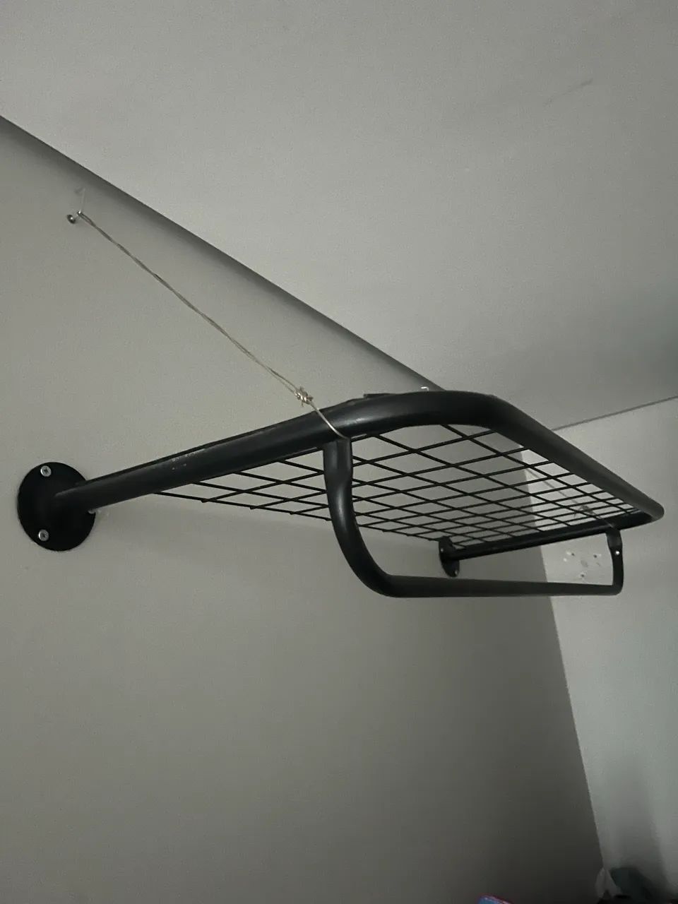 Arara de parede com cabideiro e prateleira  - Foto 3