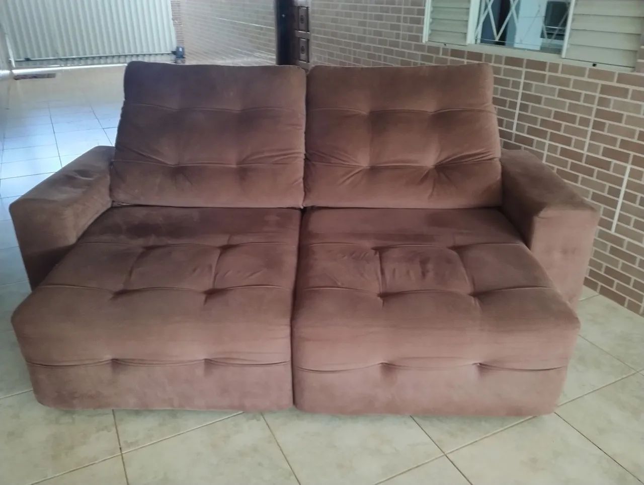 Vende se sofá retrátil marrom em Anápolis goias  - Foto 3